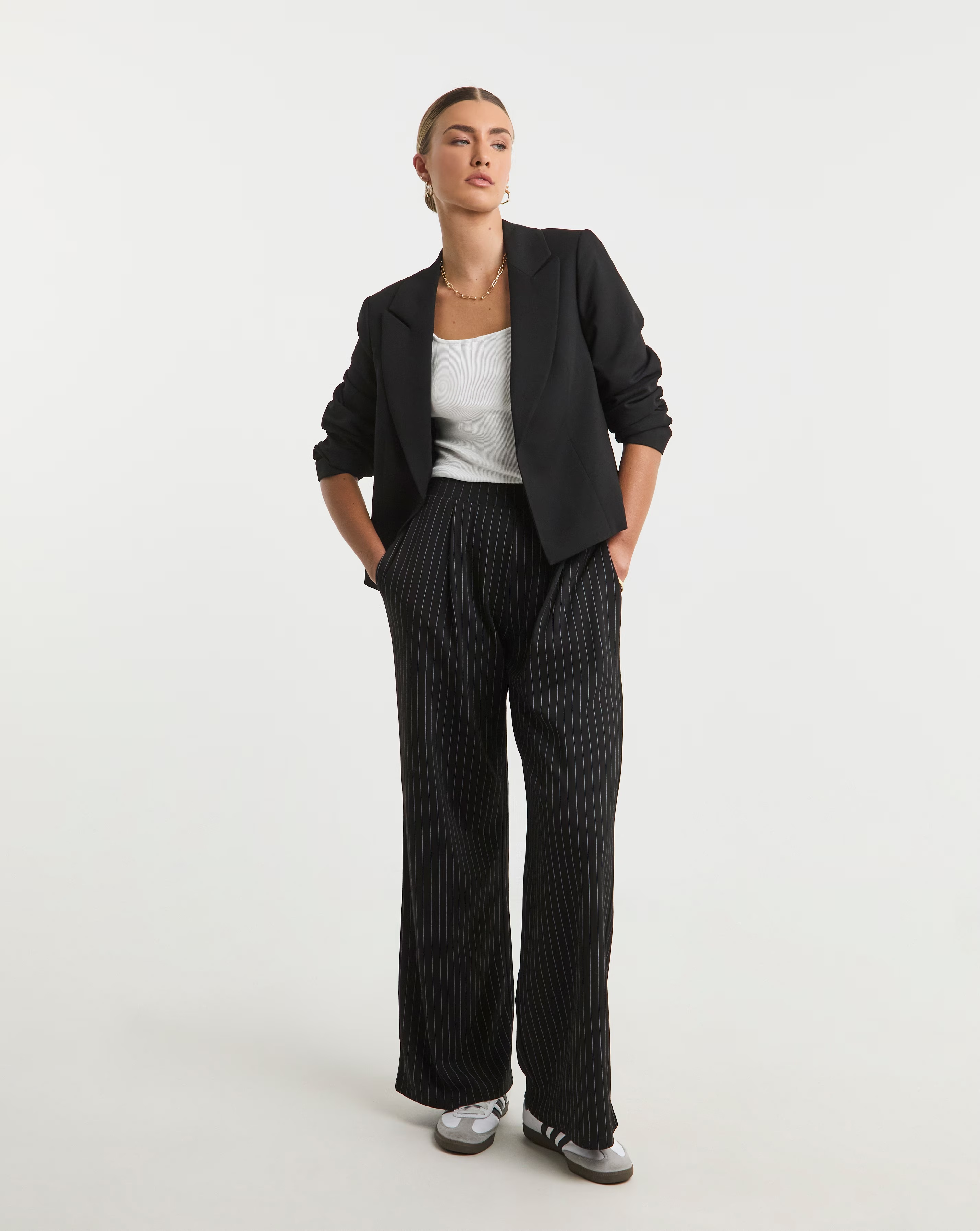 89683-black-cropped-blazer-1.webp