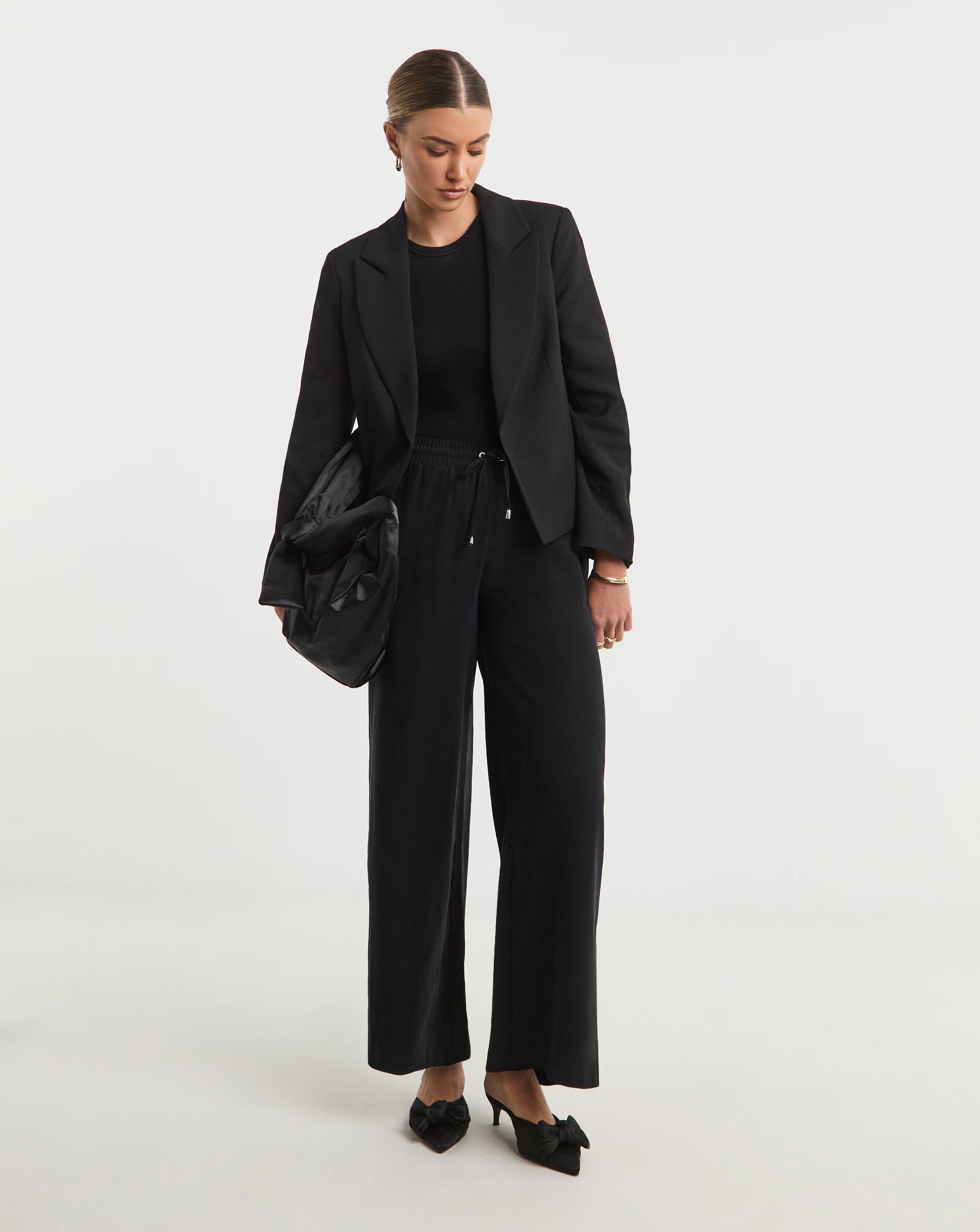 89683-black-cropped-blazer-1.webp