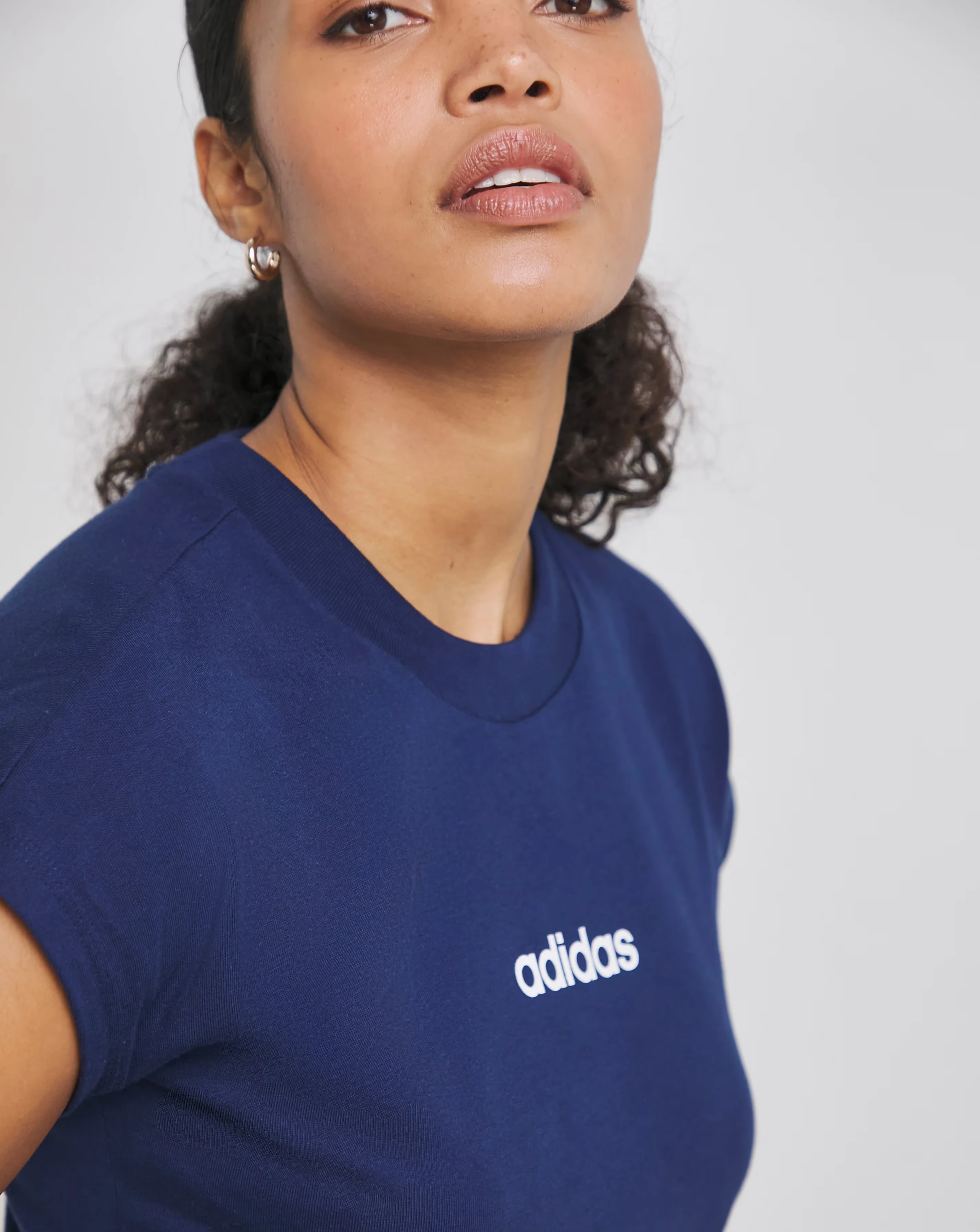 920-adidas-essentials-linear-t-shirt-1.jpg