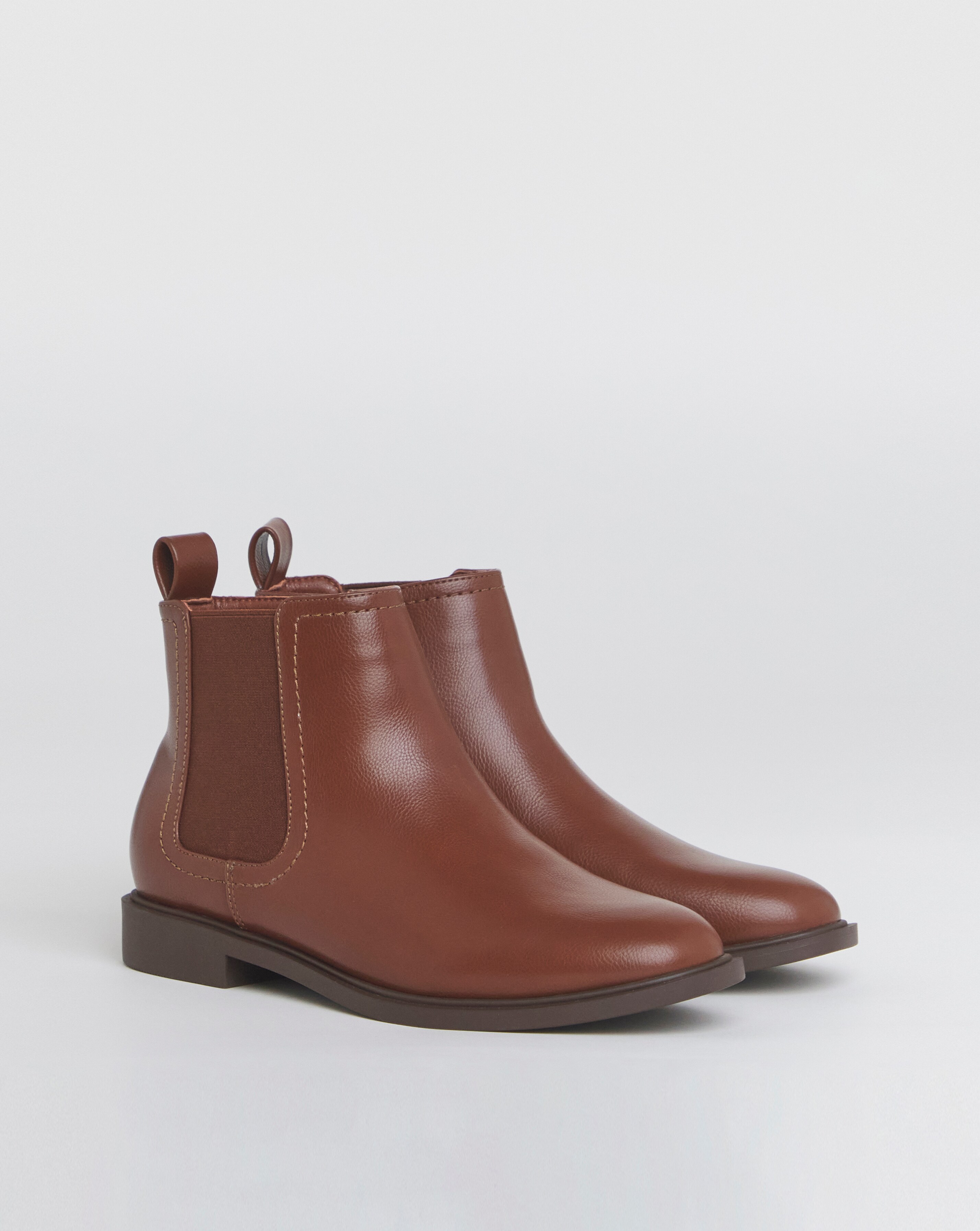 92301-bettina-classic-ankle-chelsea-boots-wide-fit-e–1.webp