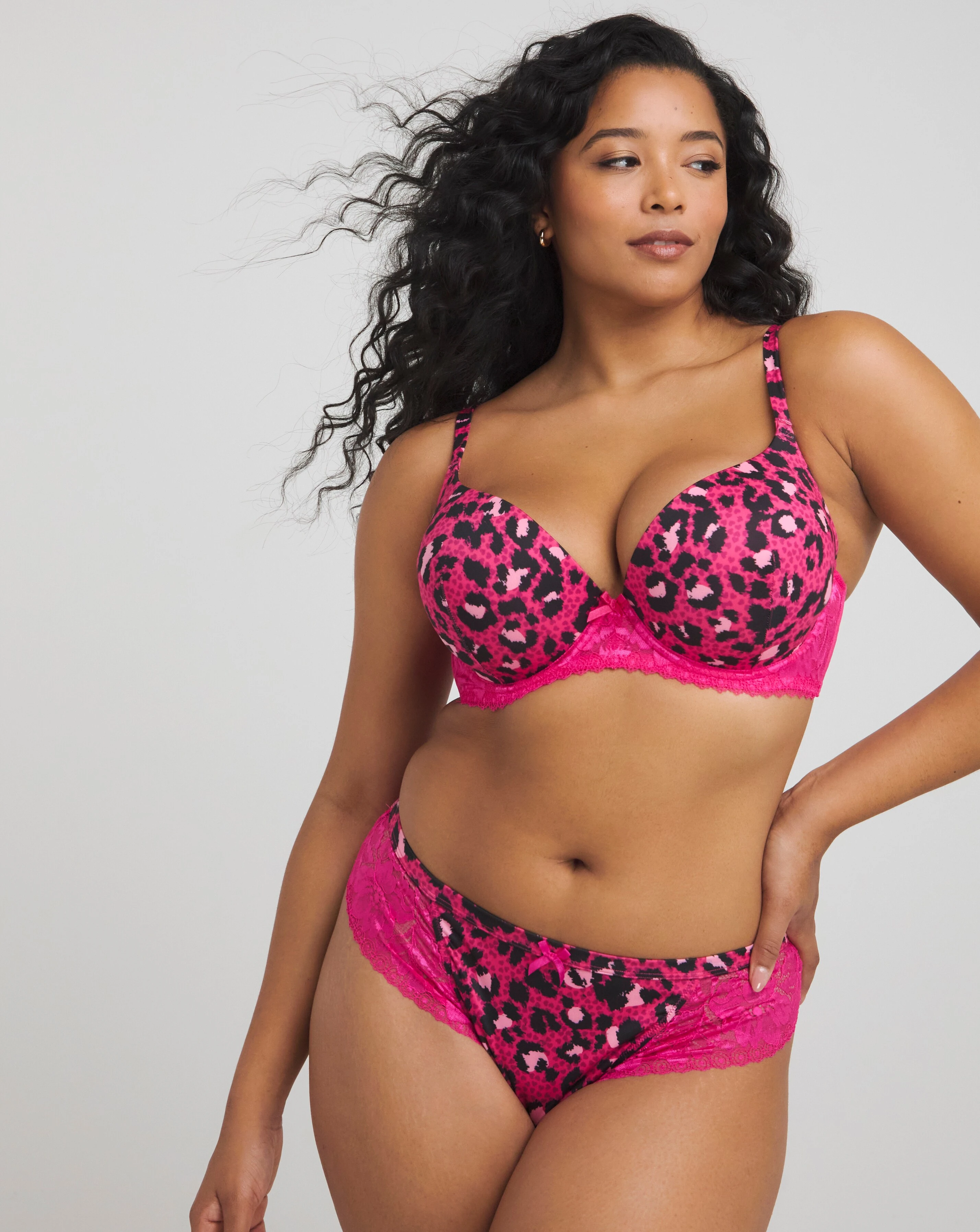 9252-2-pack-padded-boost-plunge-bras-b-f-1.webp
