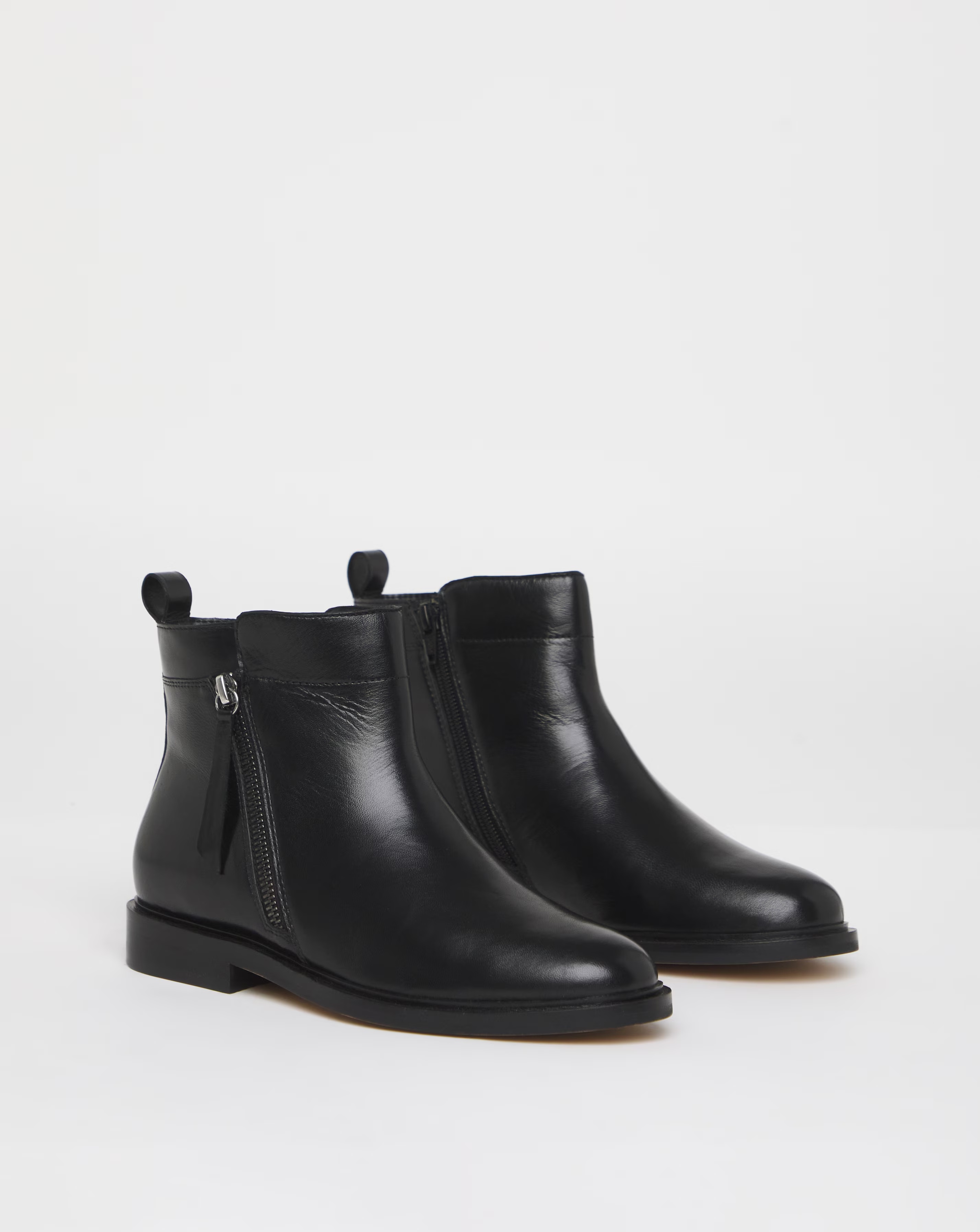 93123-camden-leather-side-zip-ankle-boot-extra-wide-fit-eee–1.webp