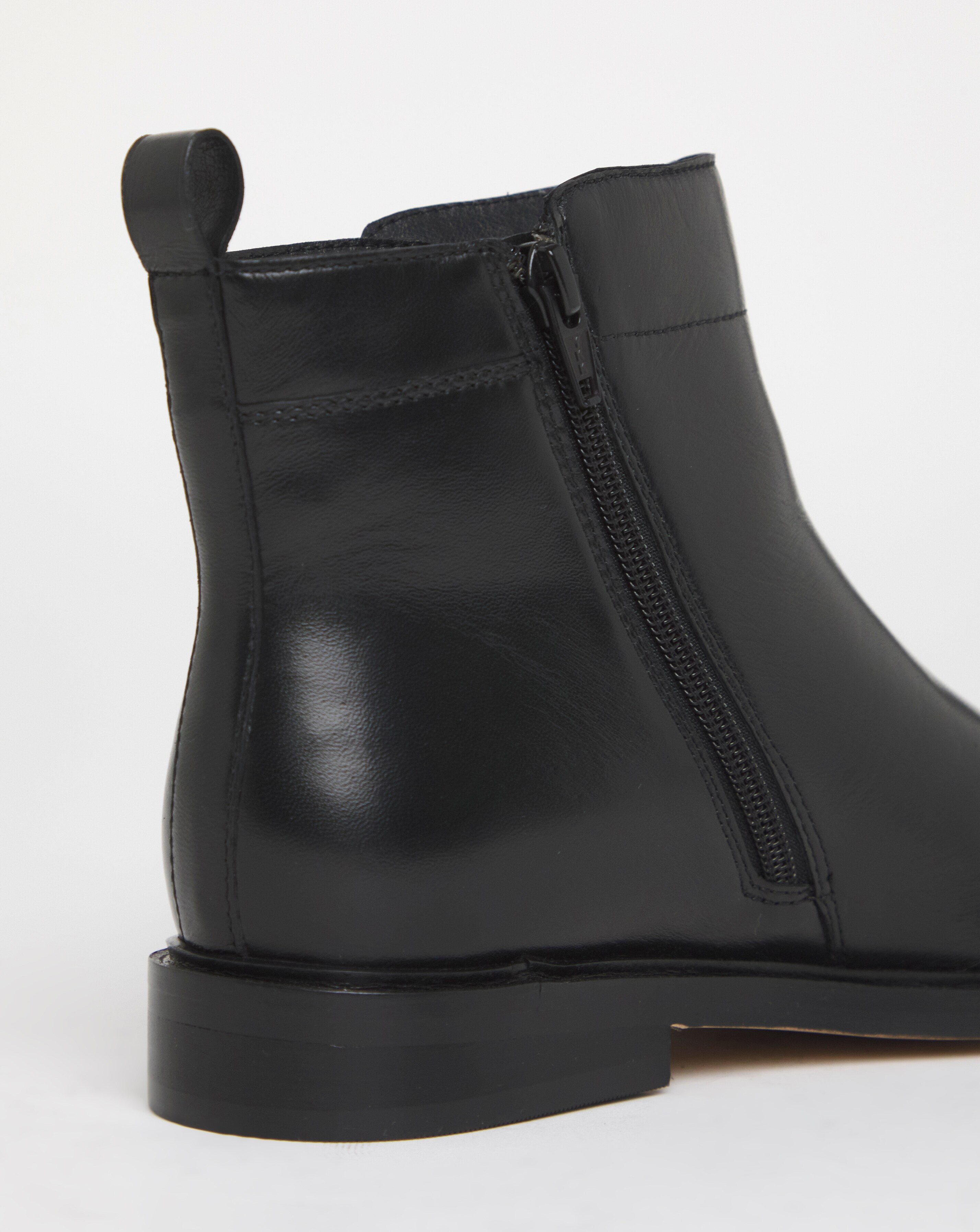 93123-camden-leather-side-zip-ankle-boot-extra-wide-fit-eee–1.webp