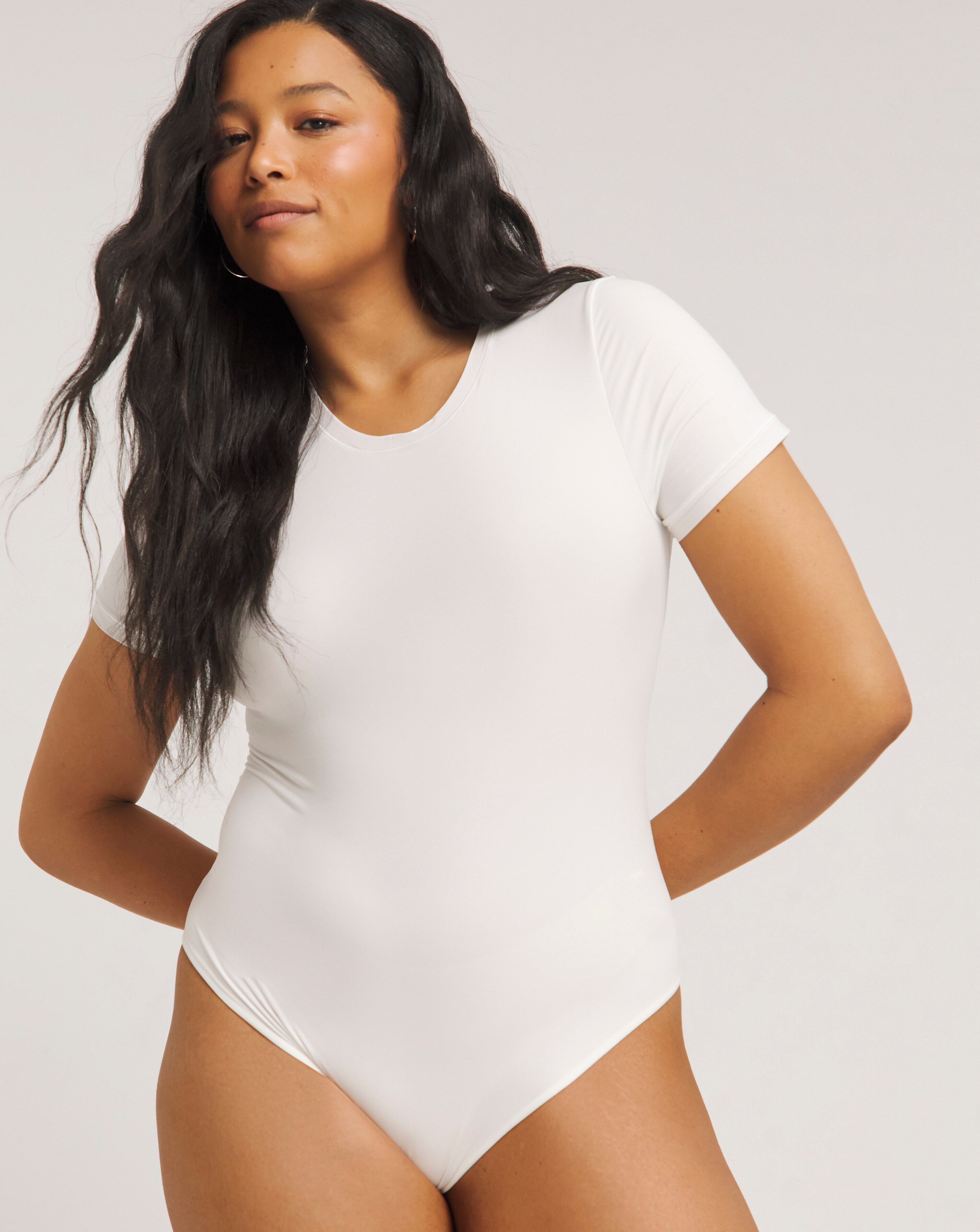 MAGISCULPT Light Control Smoothing T-Shirt Bodysuit