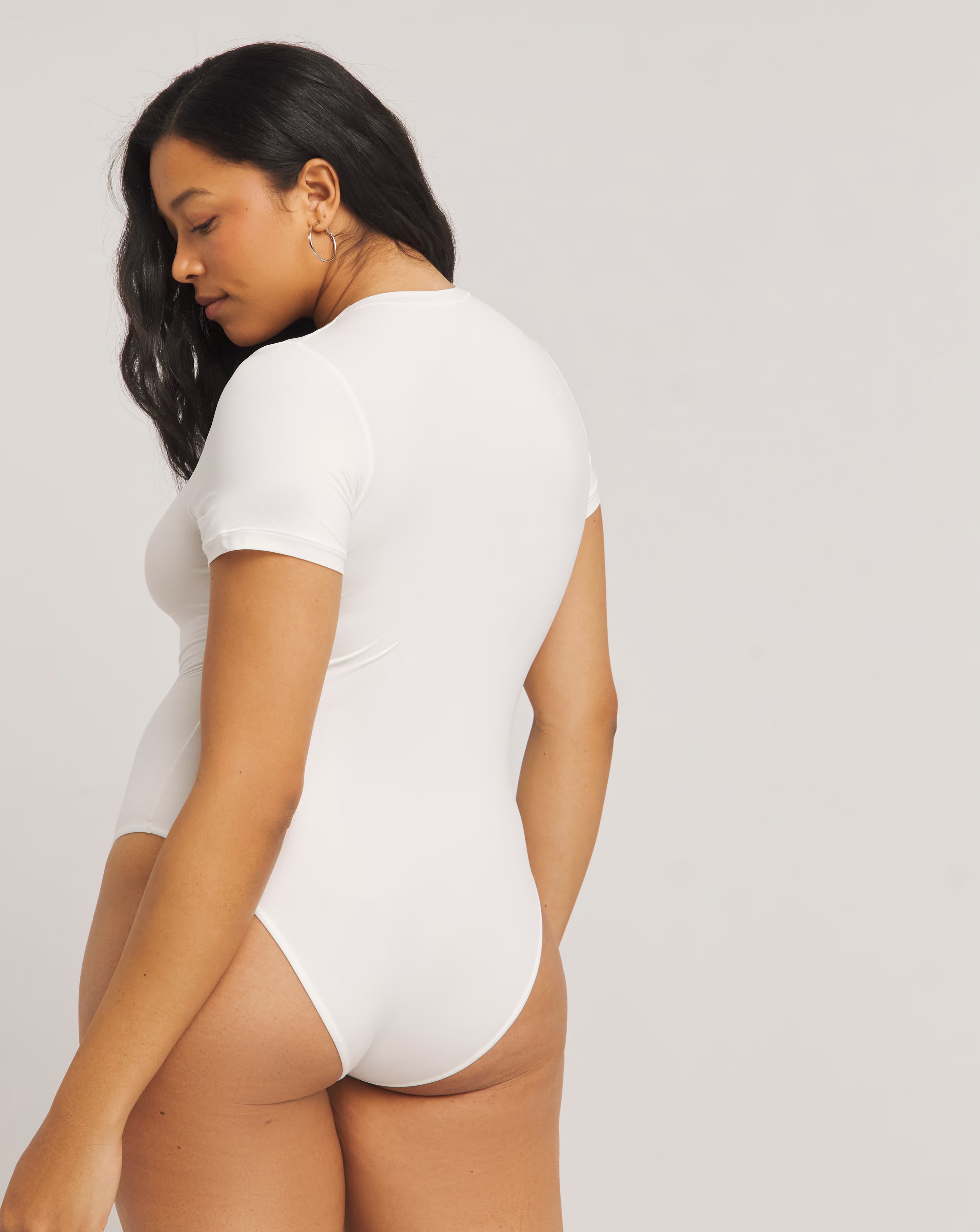 9313-magisculpt-light-control-smoothing-t-shirt-bodysuit-2.jpg
