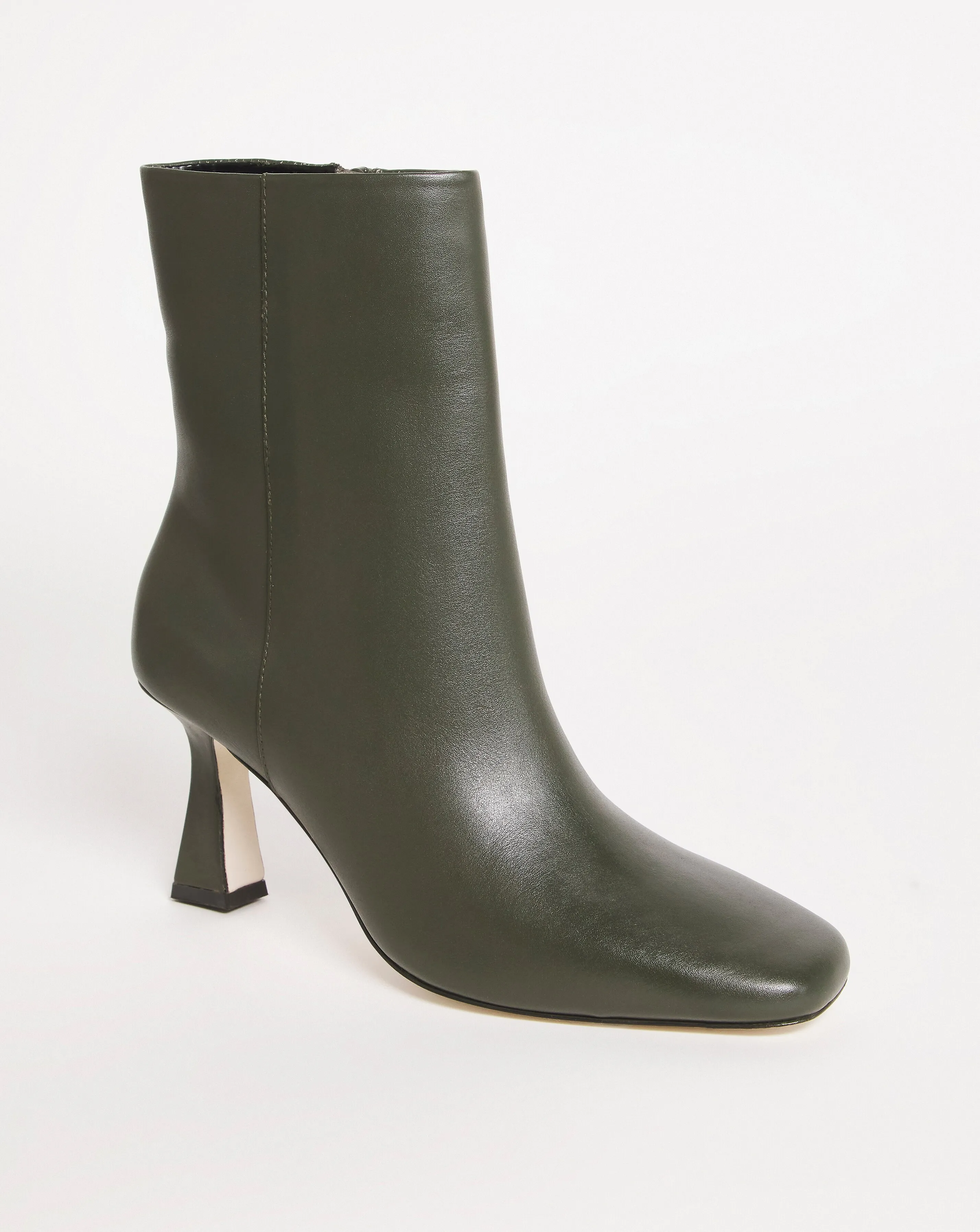 93222-leather-square-toe-boot-eee-fit-1.webp