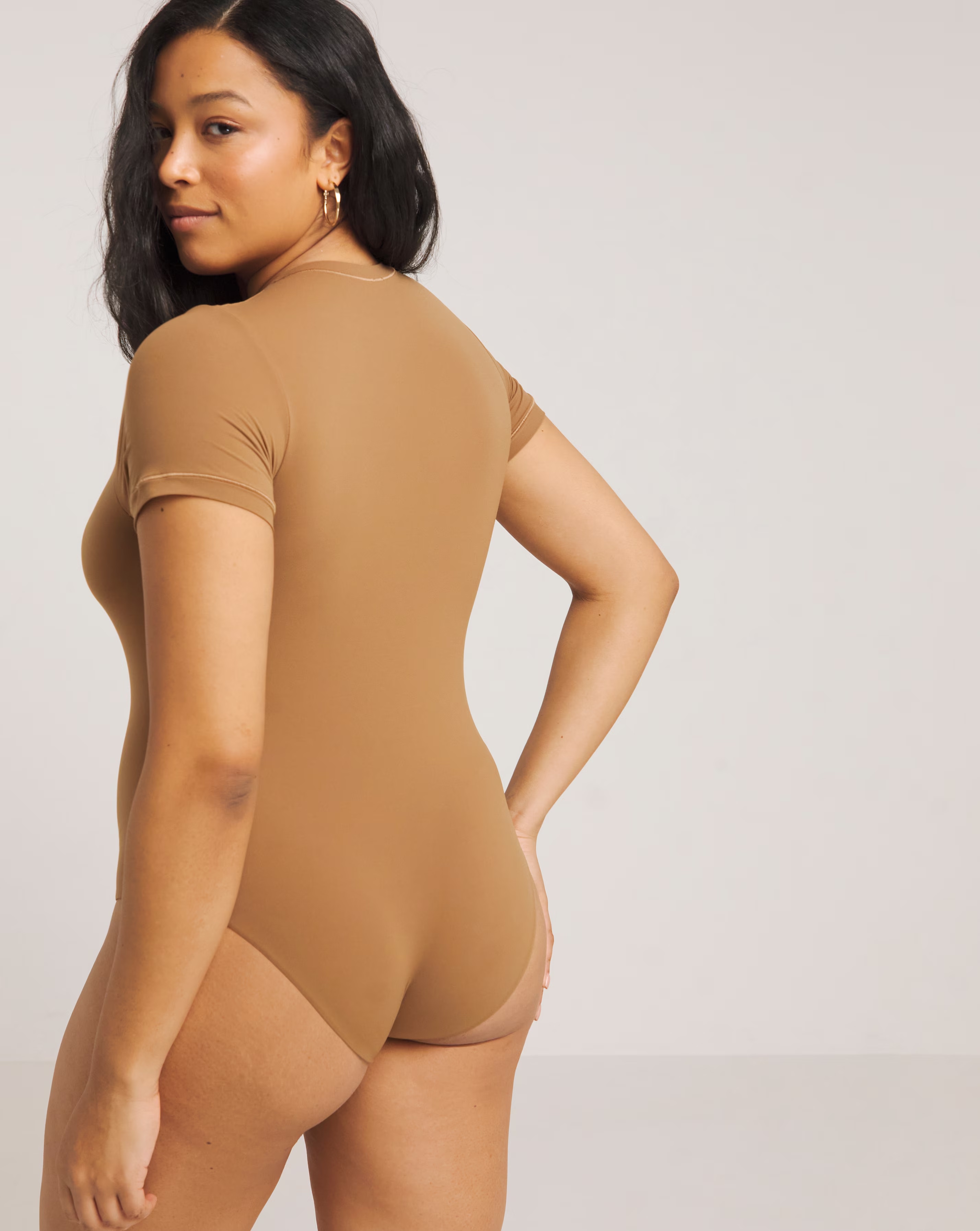 9337-magisculpt-light-control-smoothing-t-shirt-bodysuit-1.jpg