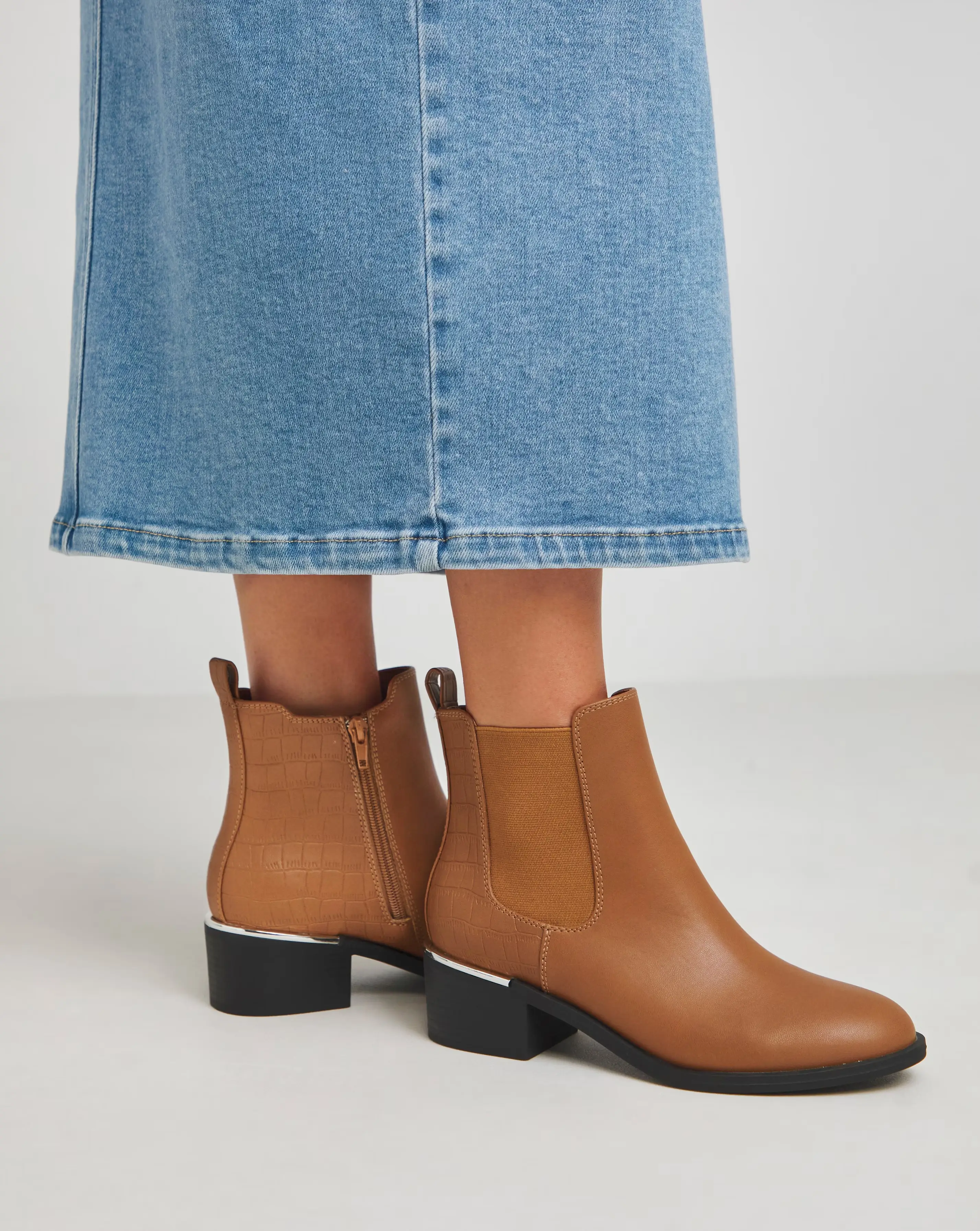 93525-heavenly-soles-danica-heeled-chelsea-boots-wide-e-fit-1.webp