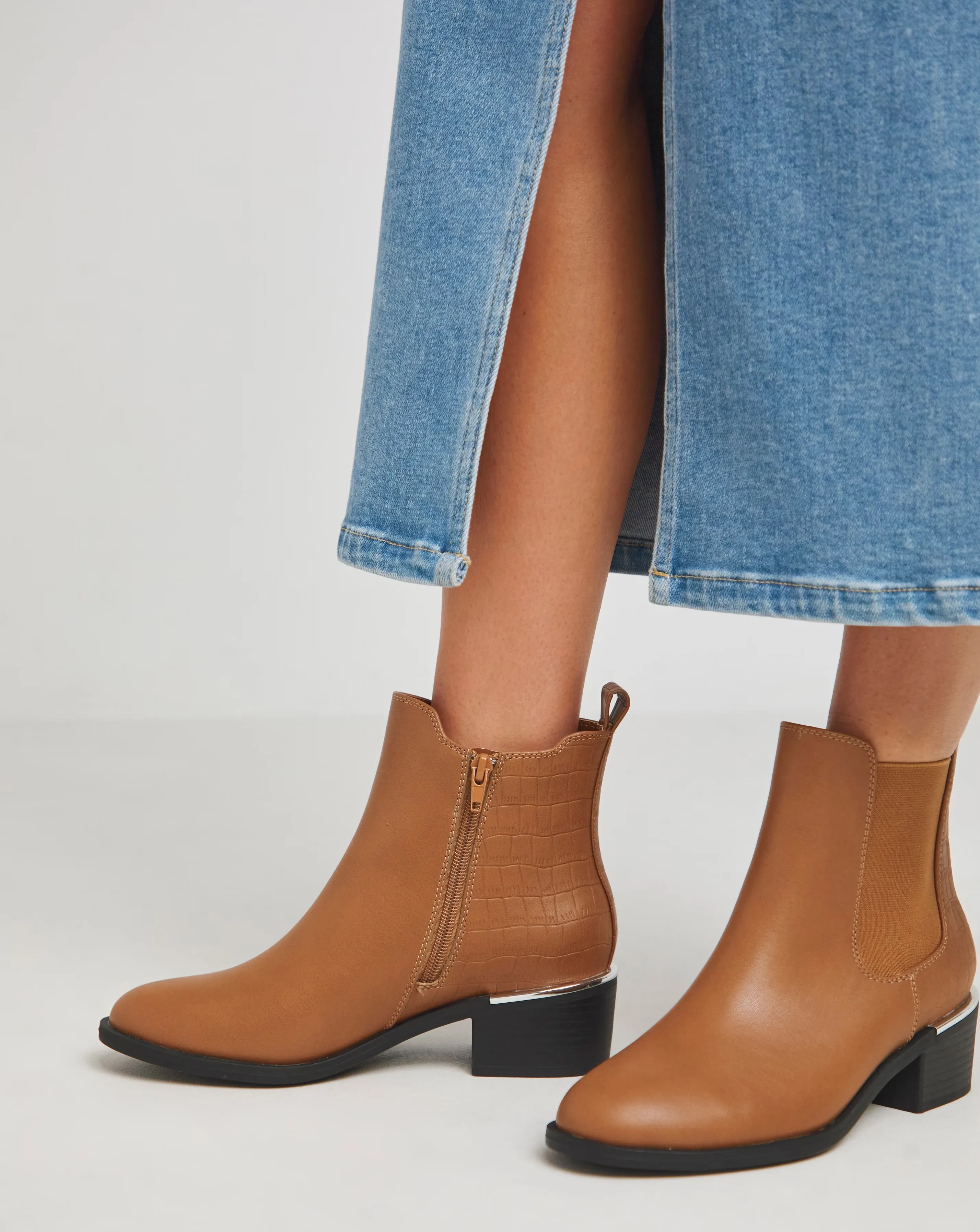 93525-heavenly-soles-danica-heeled-chelsea-boots-wide-e-fit-1.webp