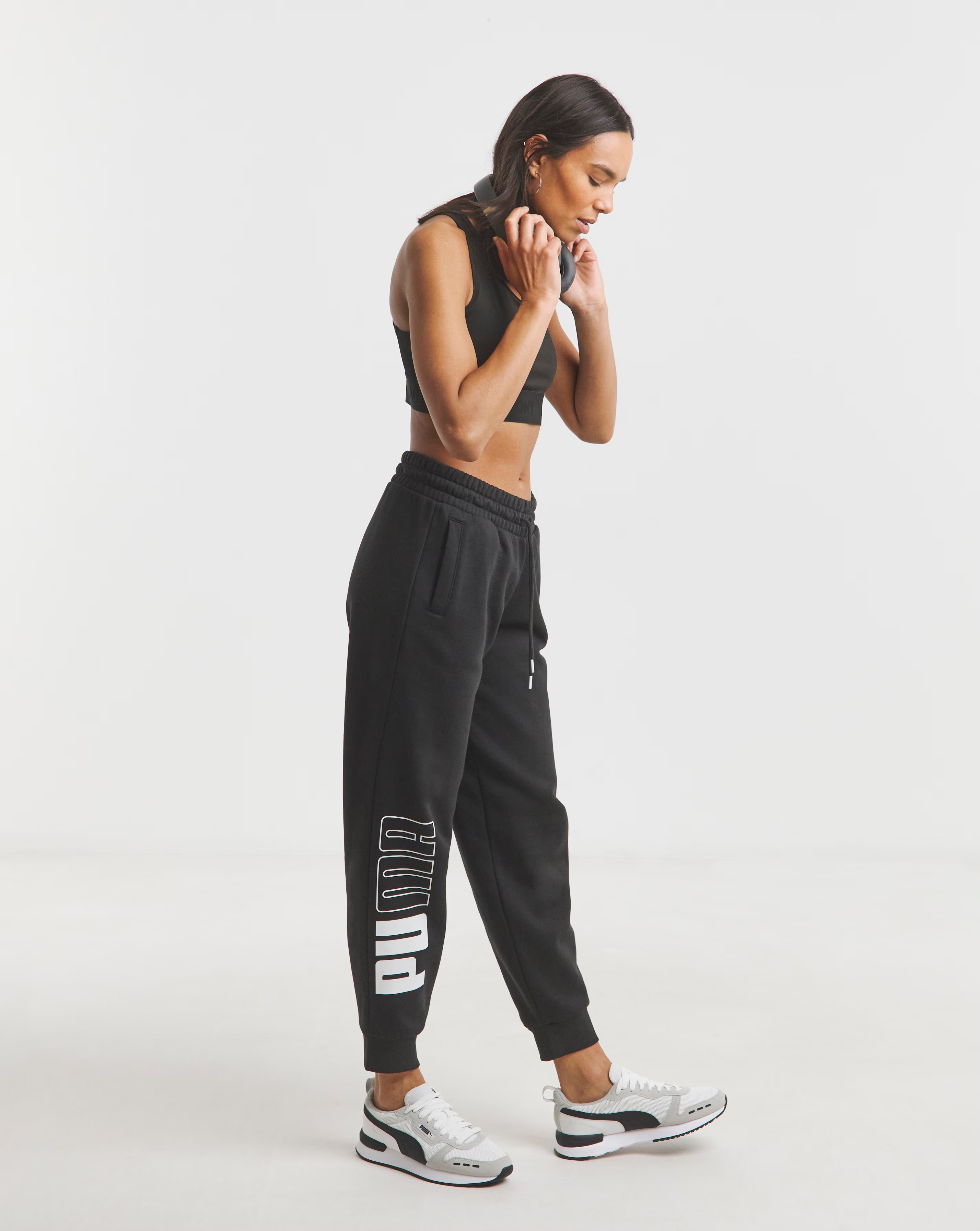 PUMA Colourblock Sweatpants 1 93968-puma-colourblock-sweatpants-1.jpg