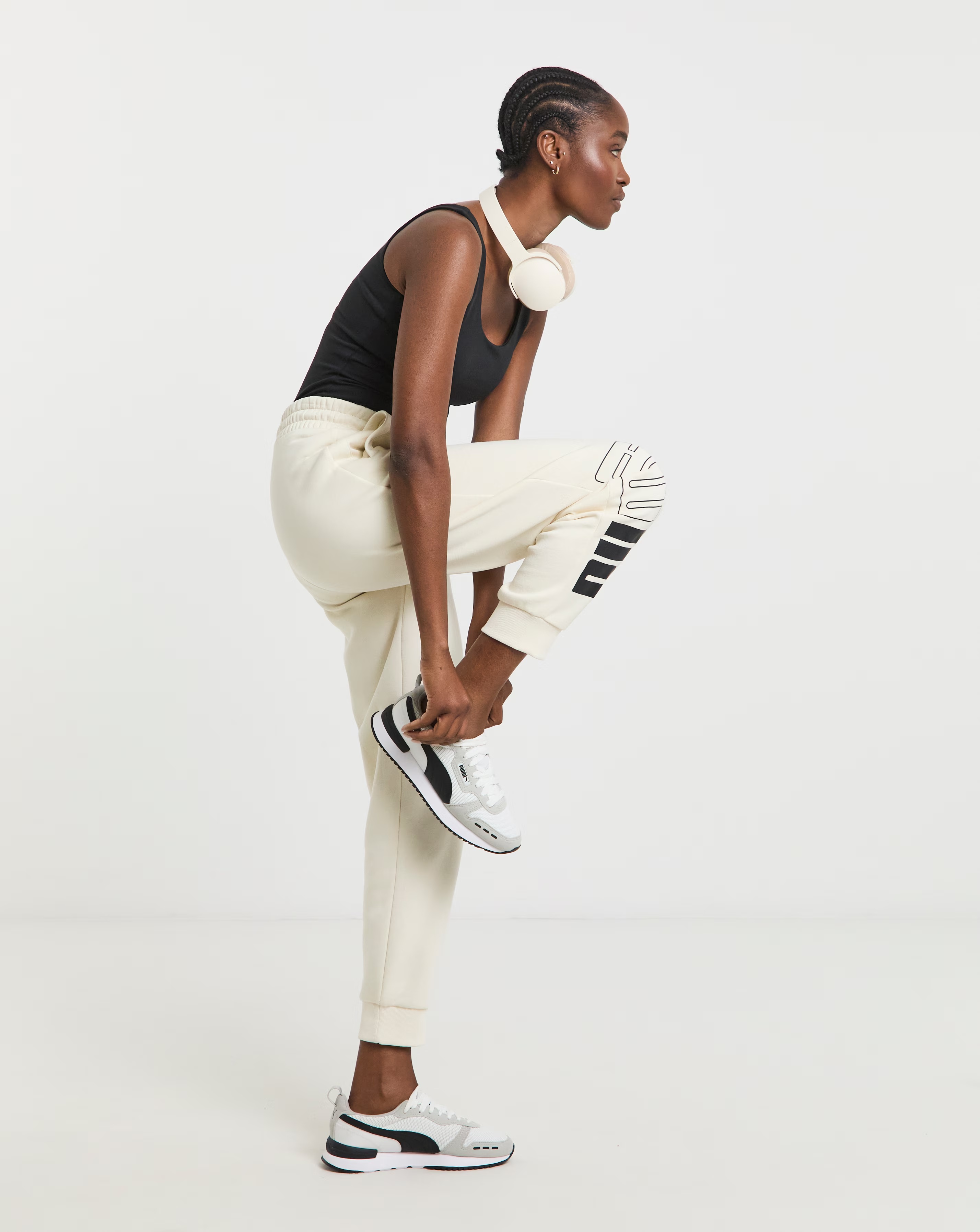 93973-puma-colourblock-sweatpants-1.jpg