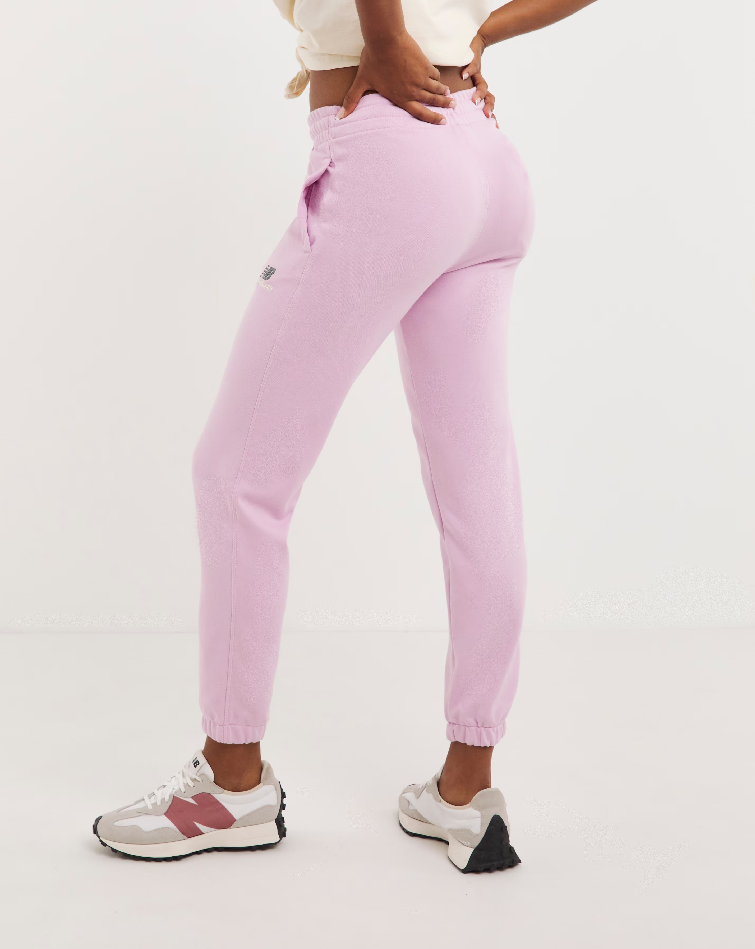 95276-new-balance-uni-ssentials-sweatpant-1.jpg