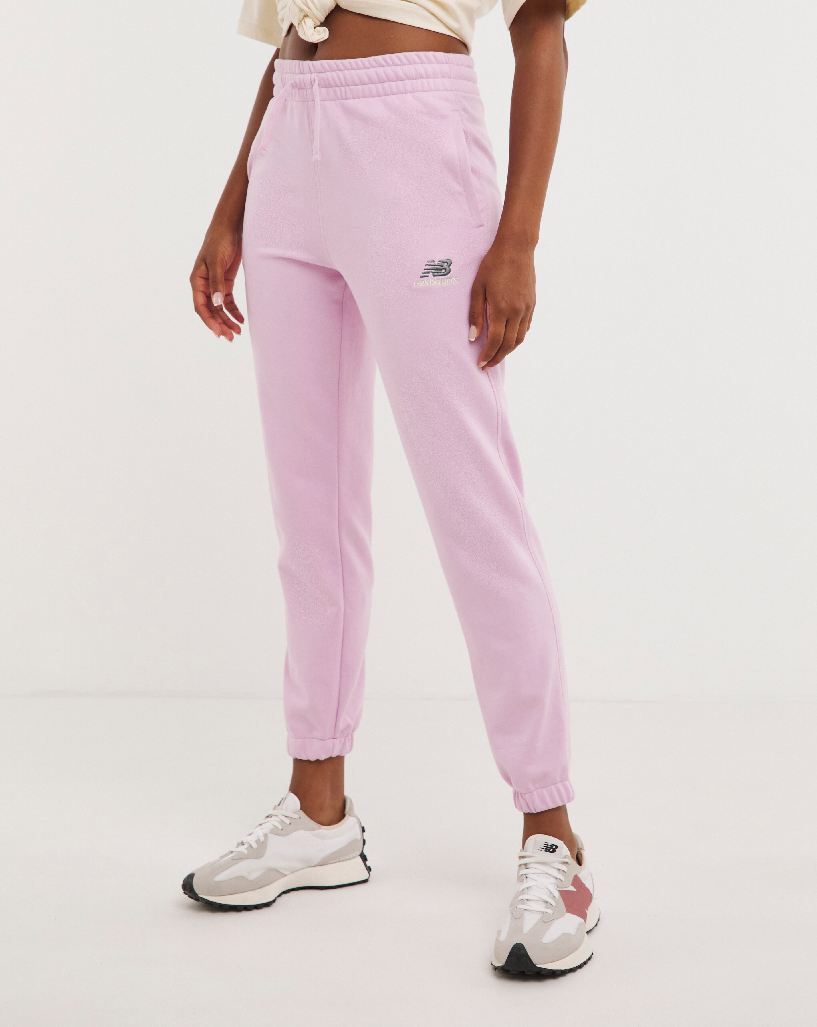 95276-new-balance-uni-ssentials-sweatpant-1.jpg