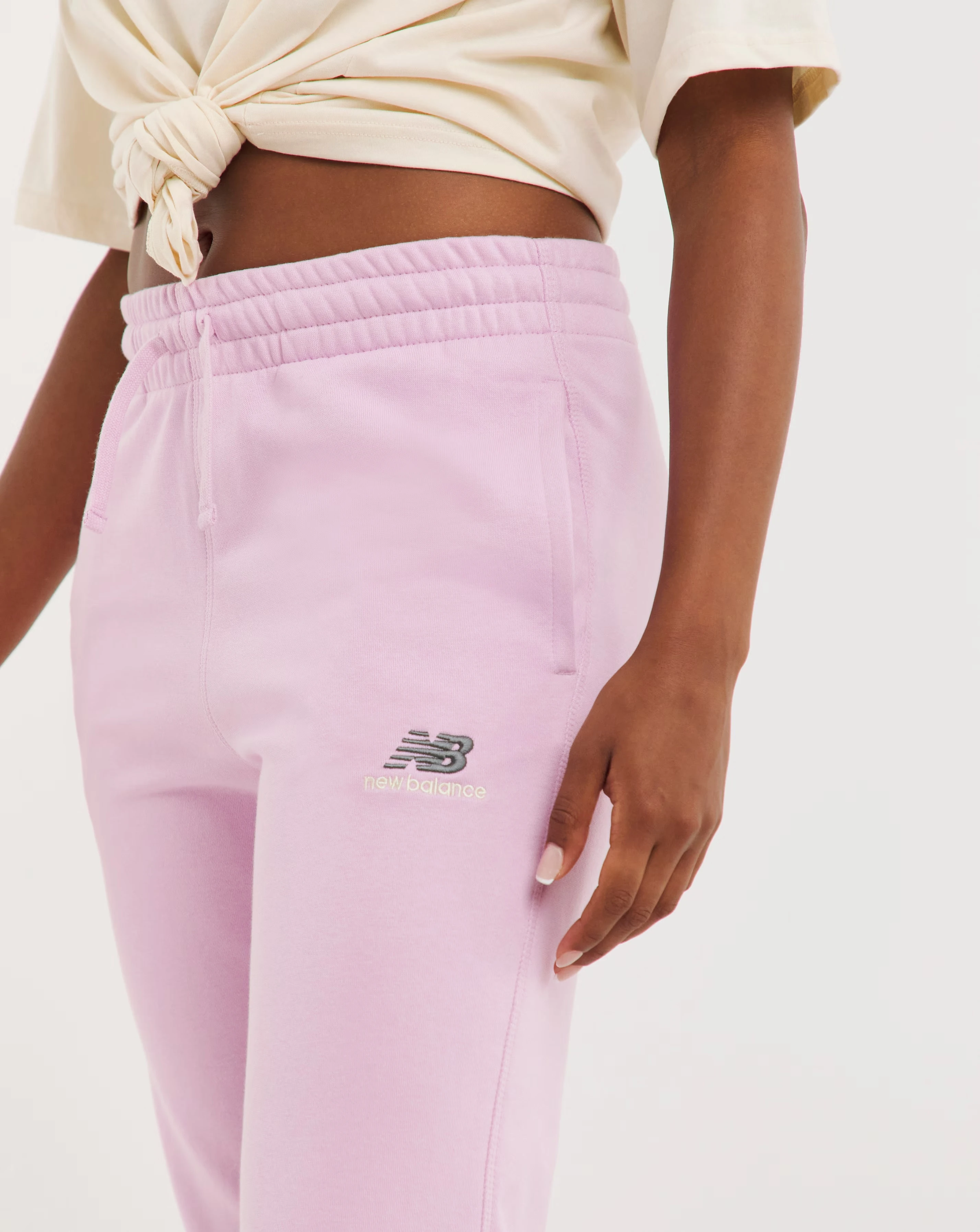95276-new-balance-uni-ssentials-sweatpant-1.jpg