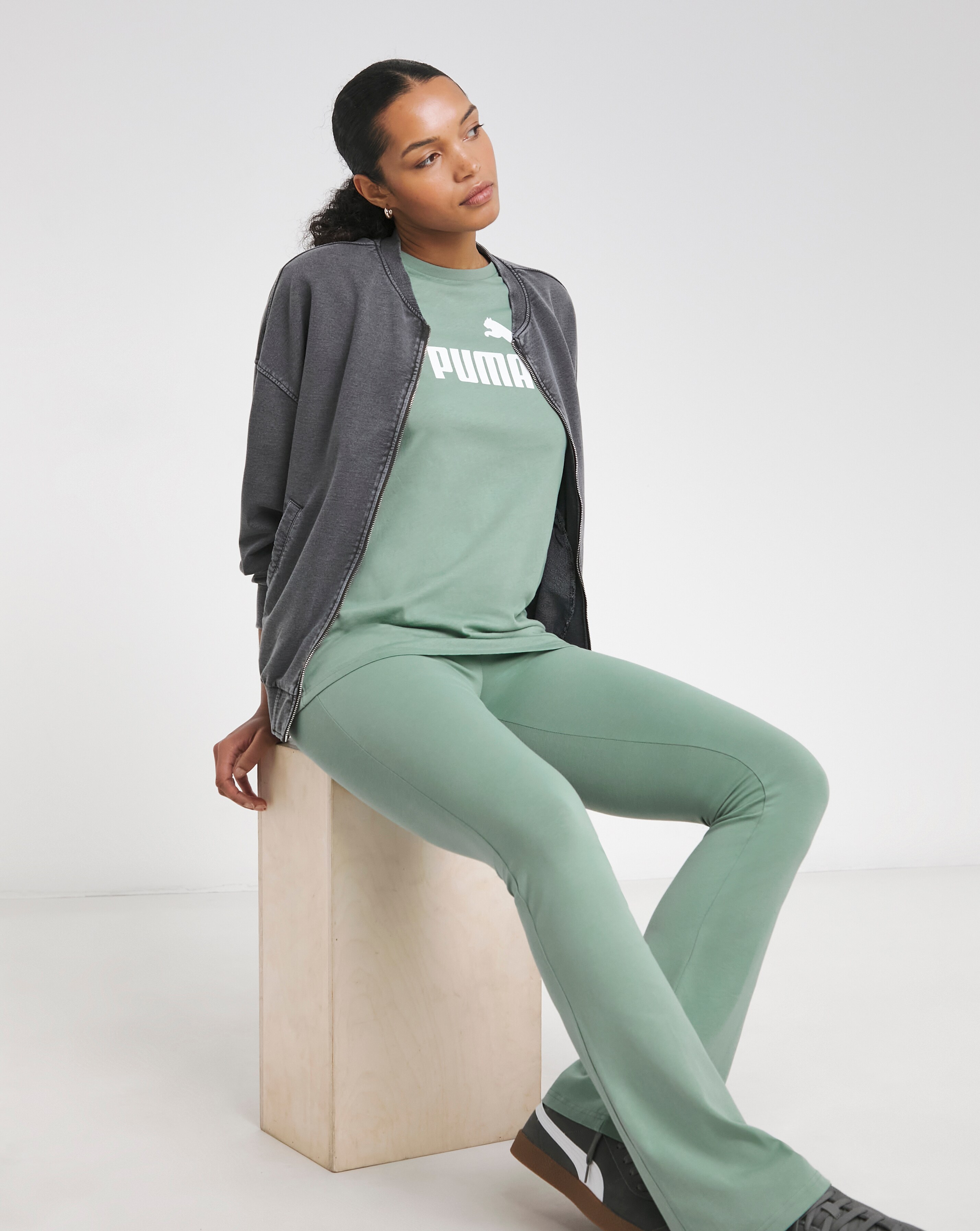 95465-puma-essentials-no-1-logo-relaxed-t-shirt-1.webp