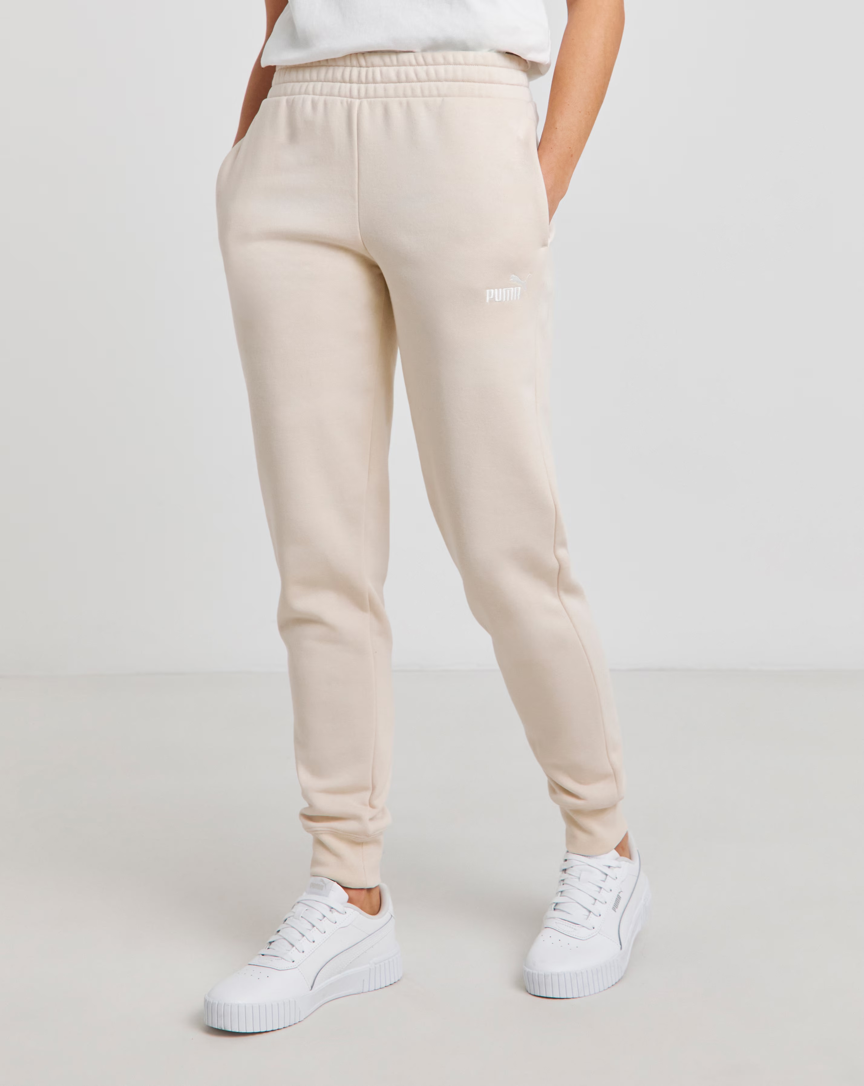 95563-puma-essentials-no-1-logo-fleece-sweatpants-1.jpg