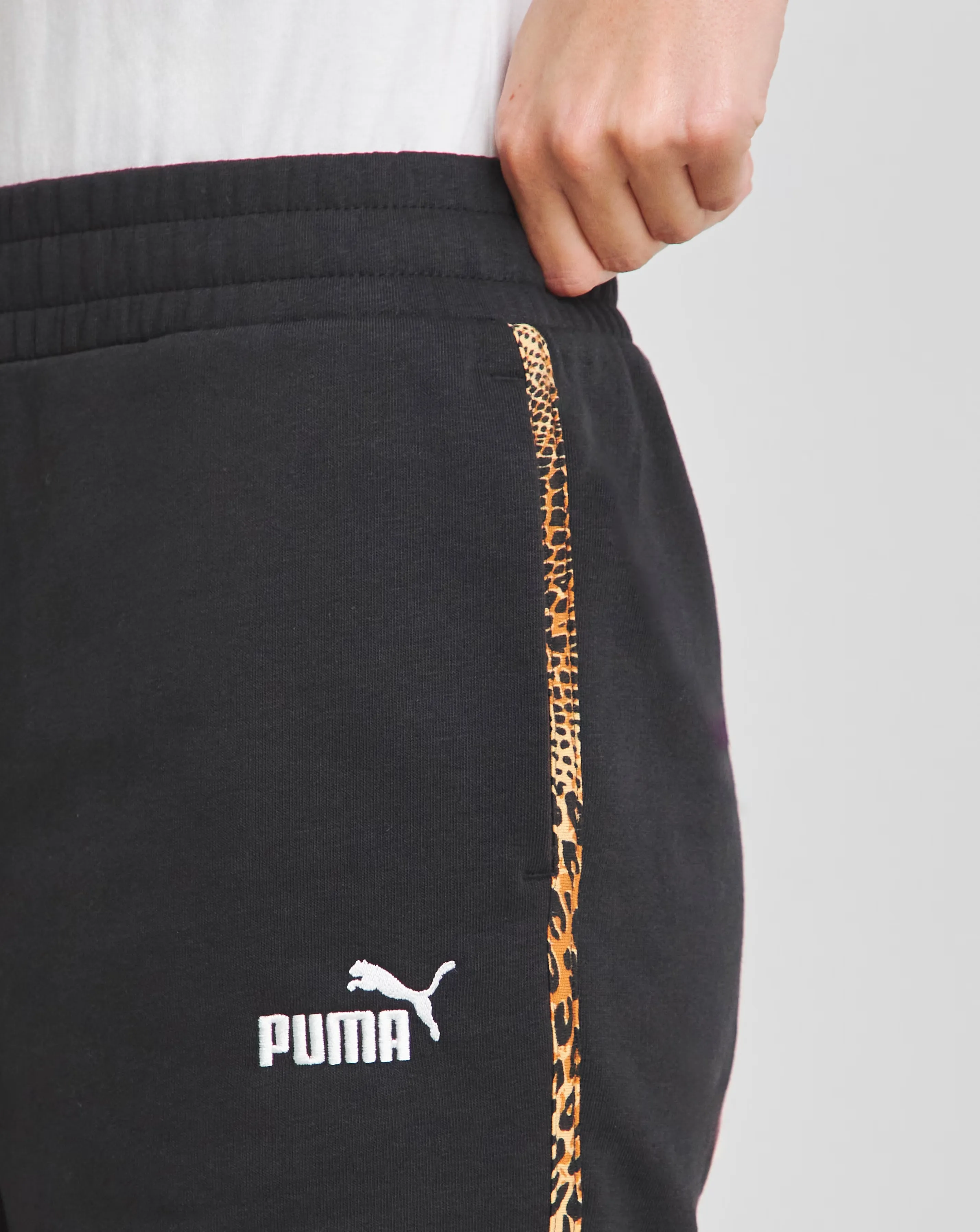 95577-puma-essentials-graphic-animal-5-shorts-1.webp