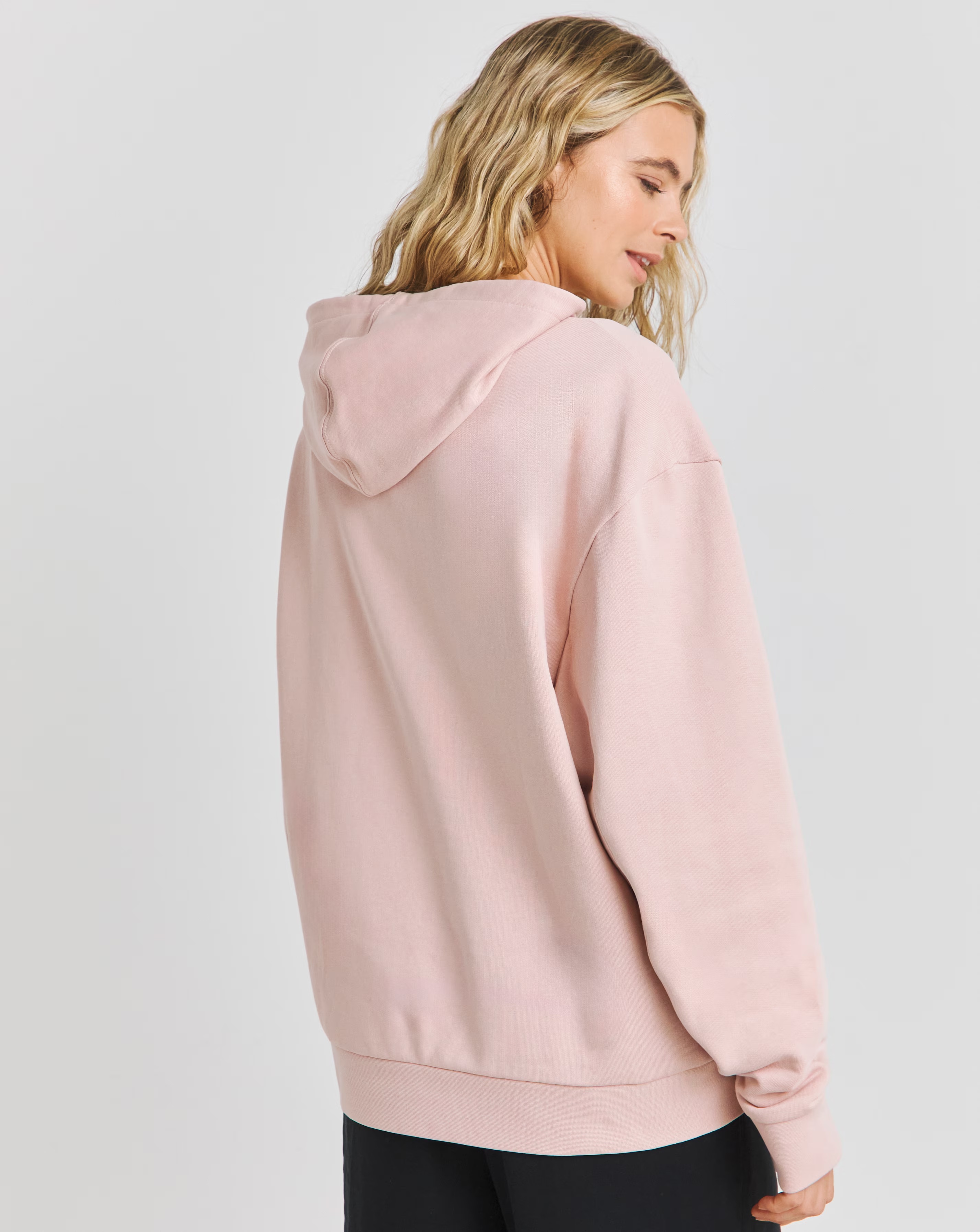 95592-puma-her-hoodie-1.webp