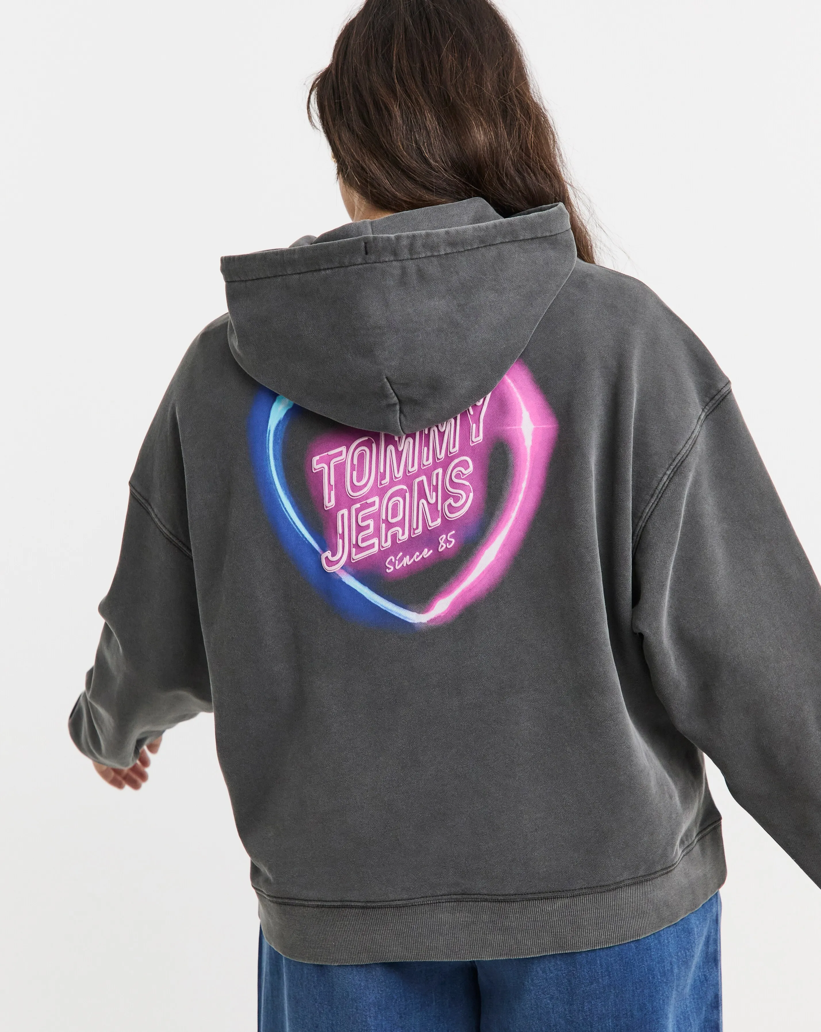 95949-tommy-jeans-neon-box-hoodie-1.webp