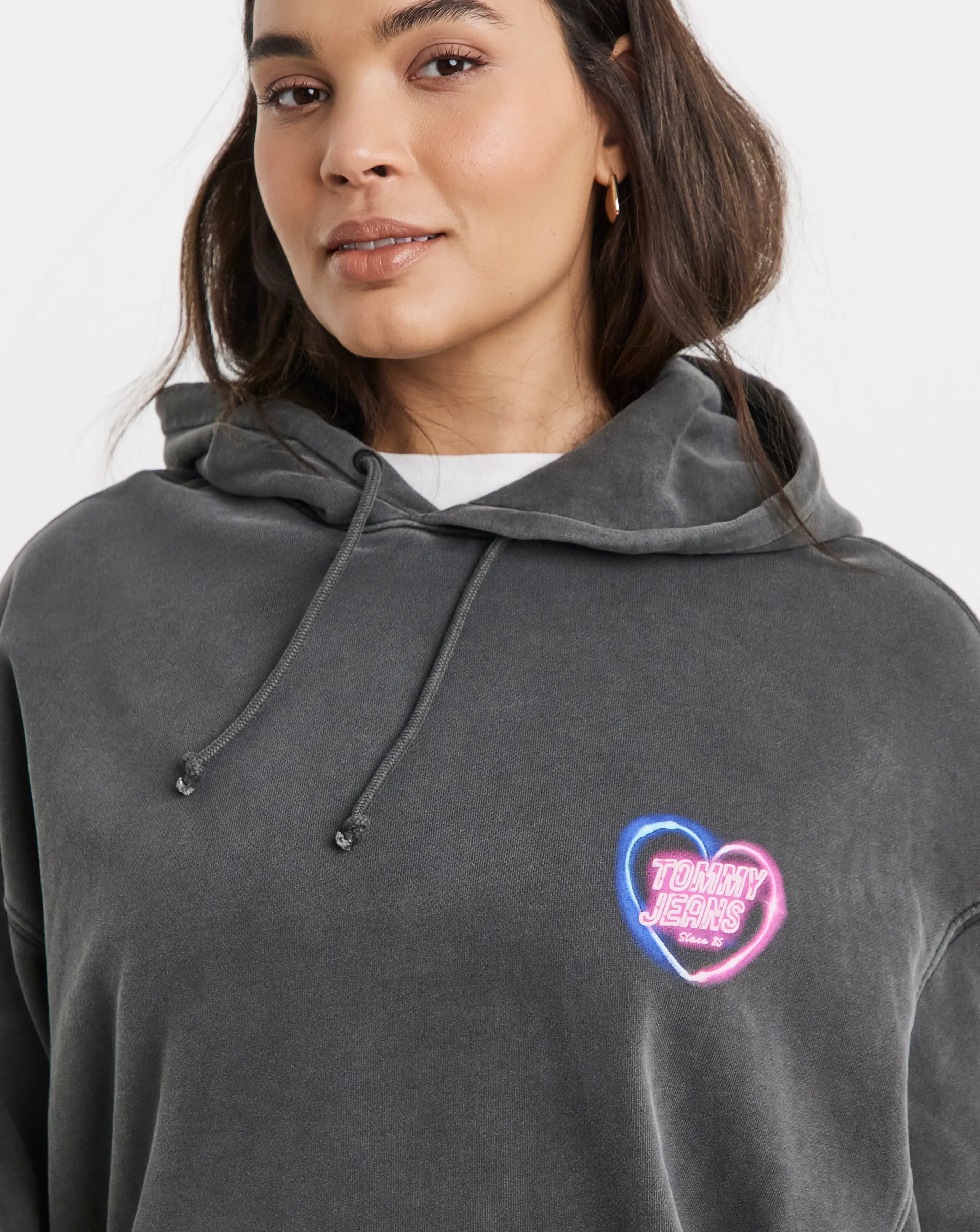 95949-tommy-jeans-neon-box-hoodie-1.webp