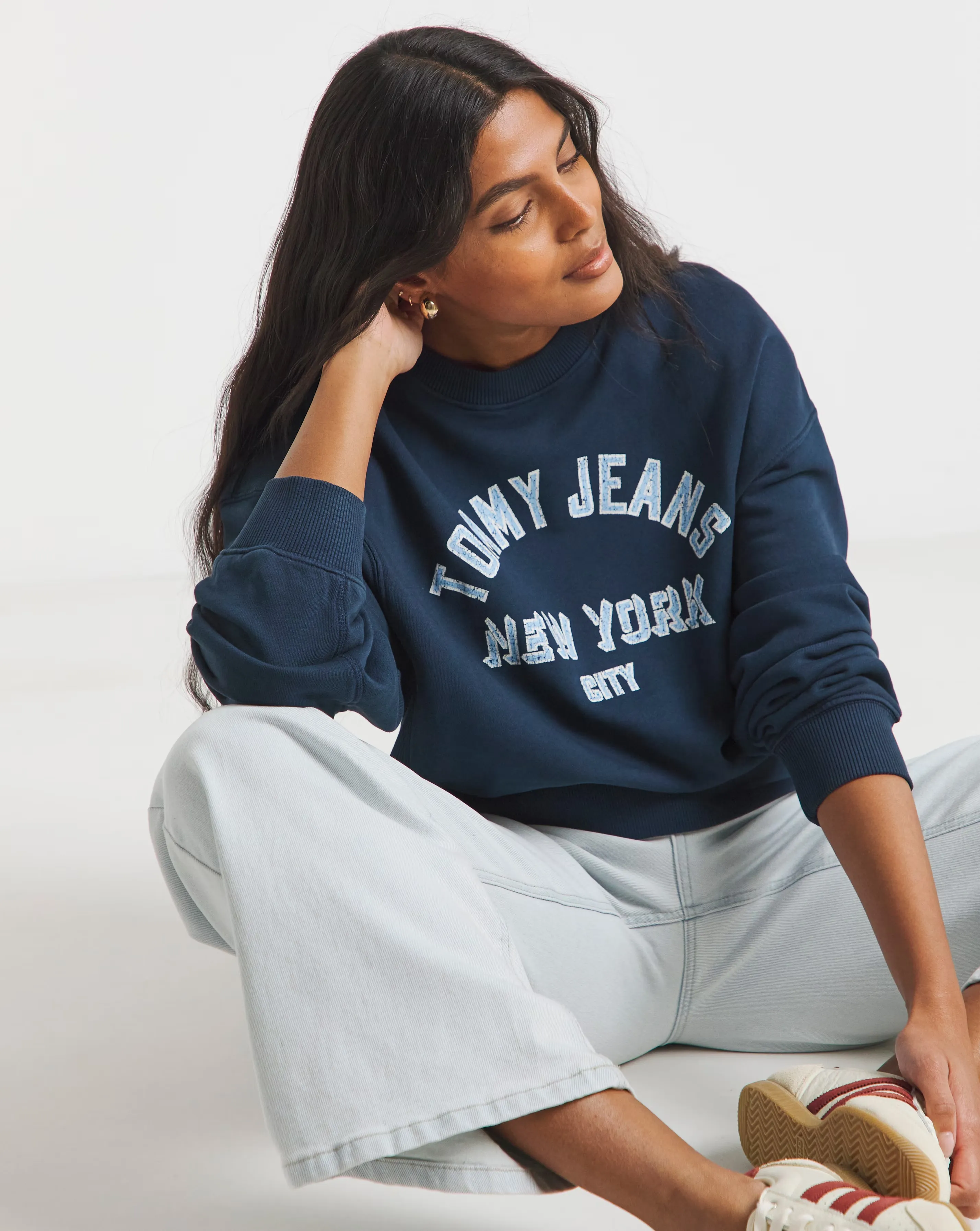 95982-tommy-jeans-boxy-varsity-sweatshirt-1.webp