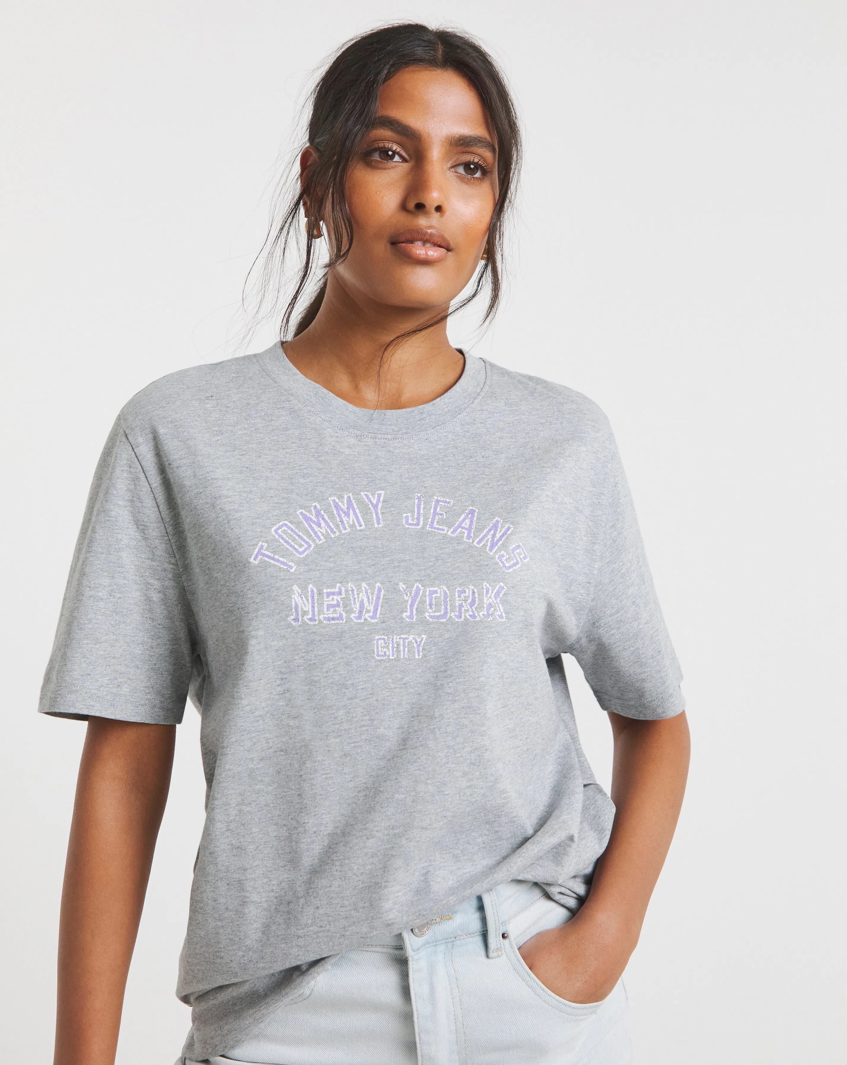 Tommy Jeans Boxy Varsity T-Shirt 1 96015-tommy-jeans-boxy-varsity-t-shirt-1.webp