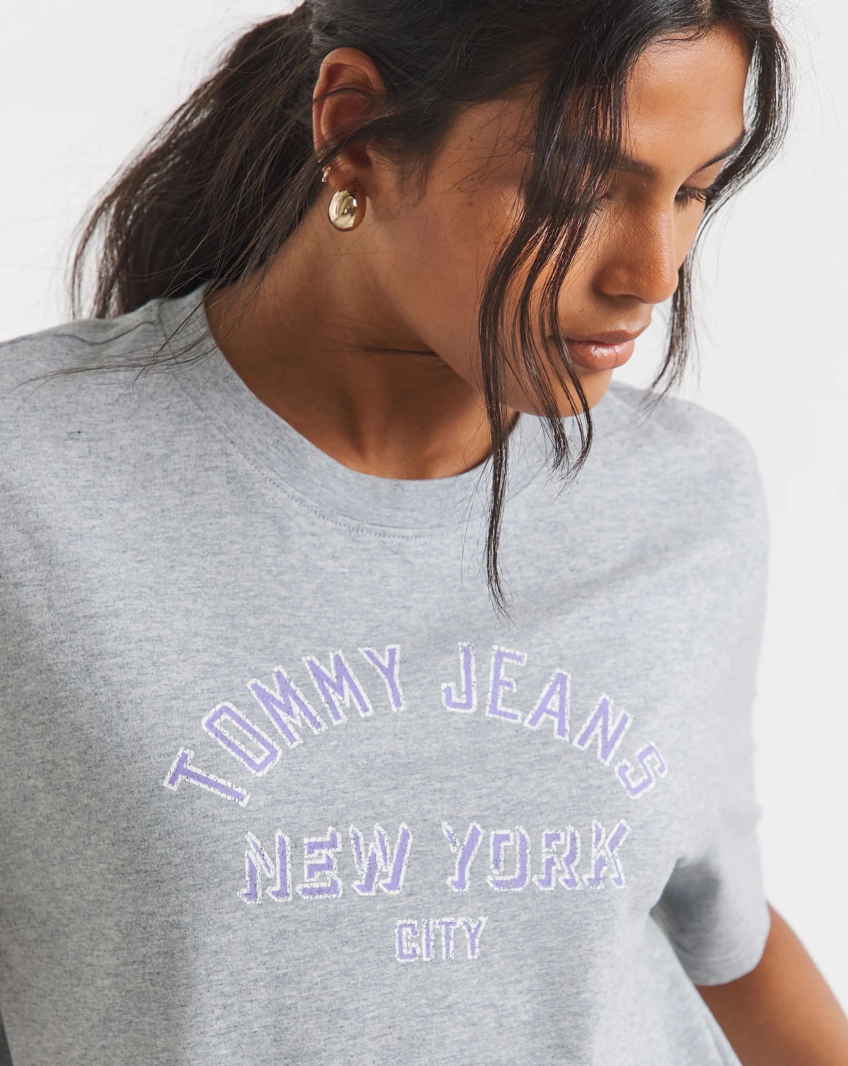 96015-tommy-jeans-boxy-varsity-t-shirt-1.webp