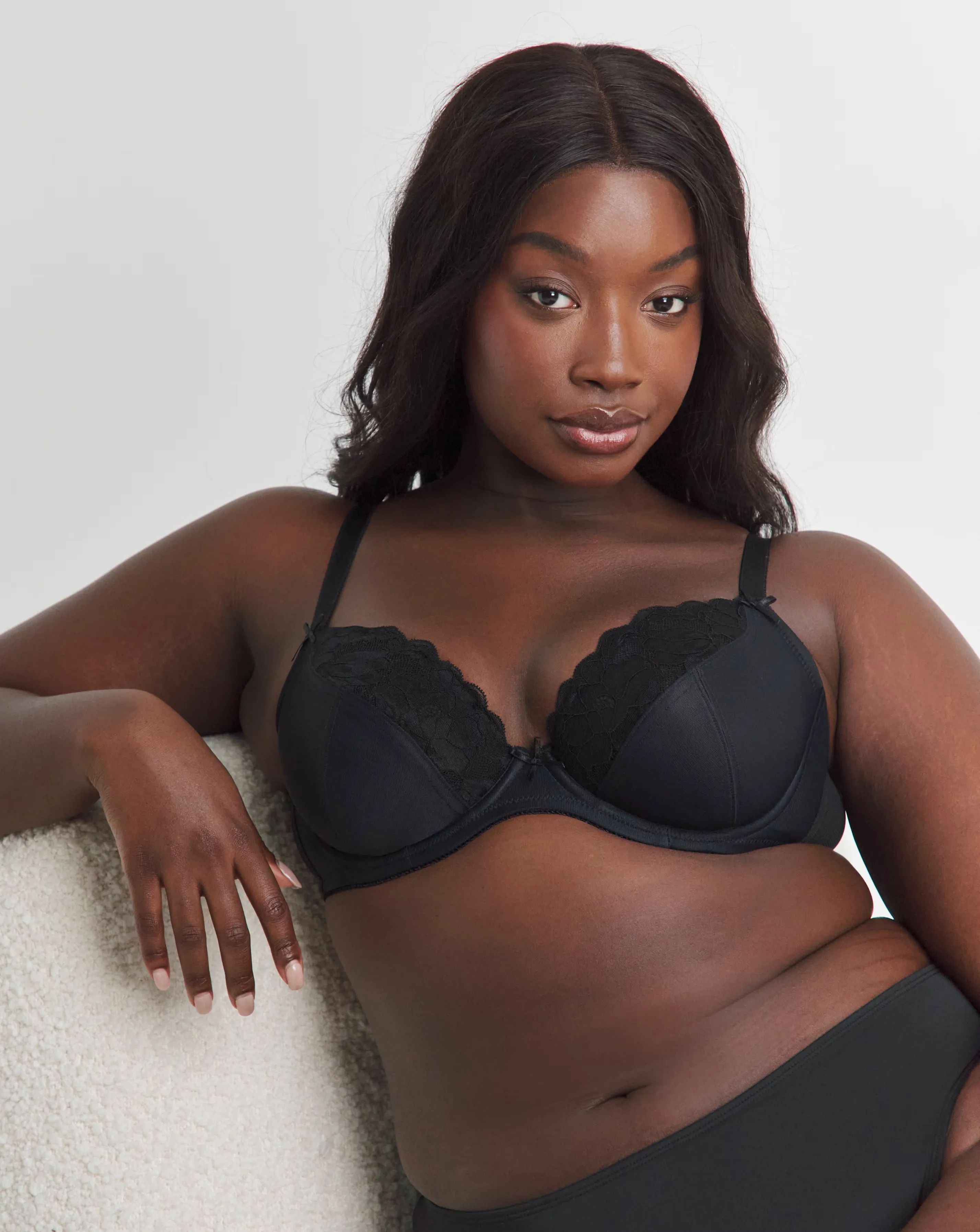 96707-pretty-secrets-ivy-lace-plunge-bra-b-f-black-1.webp