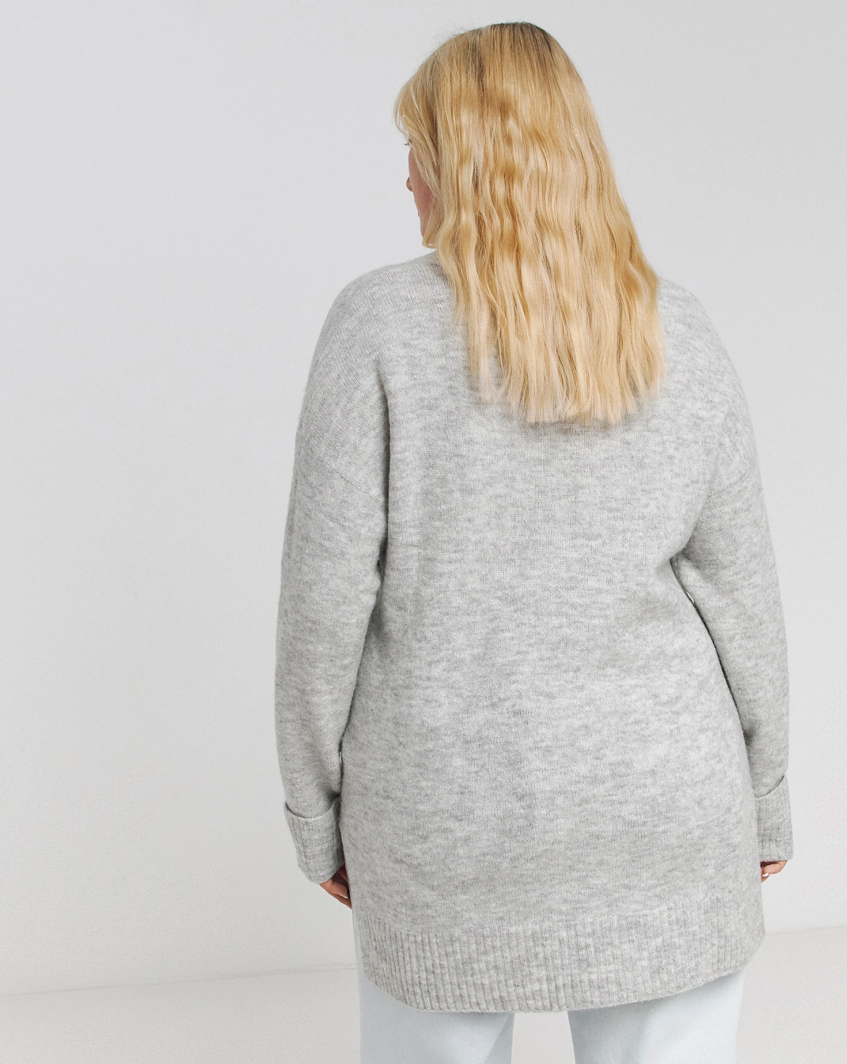 97848-grey-slouchy-v-neck-longline-jumper-1.webp