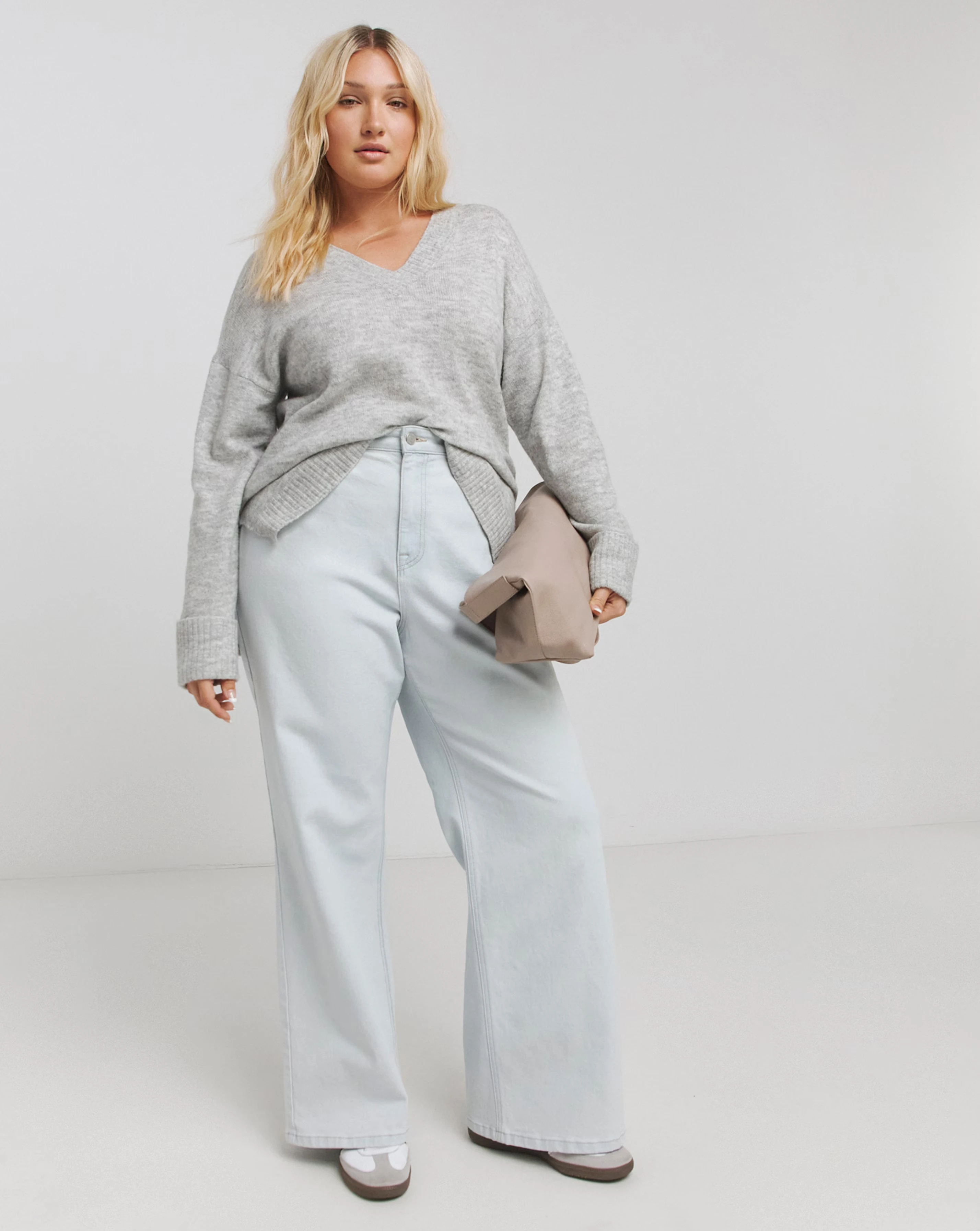 97848-grey-slouchy-v-neck-longline-jumper-1.webp