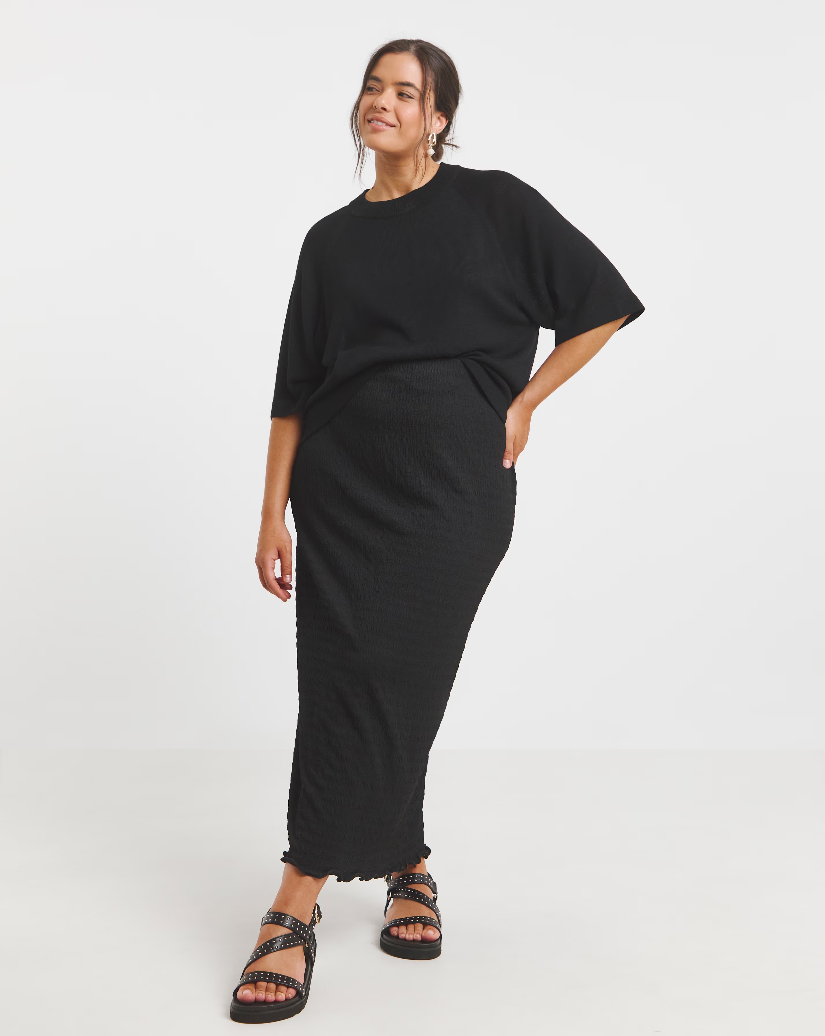 98421-simply-be-black-short-sleeve-boxy-knitted-jumper-1.webp